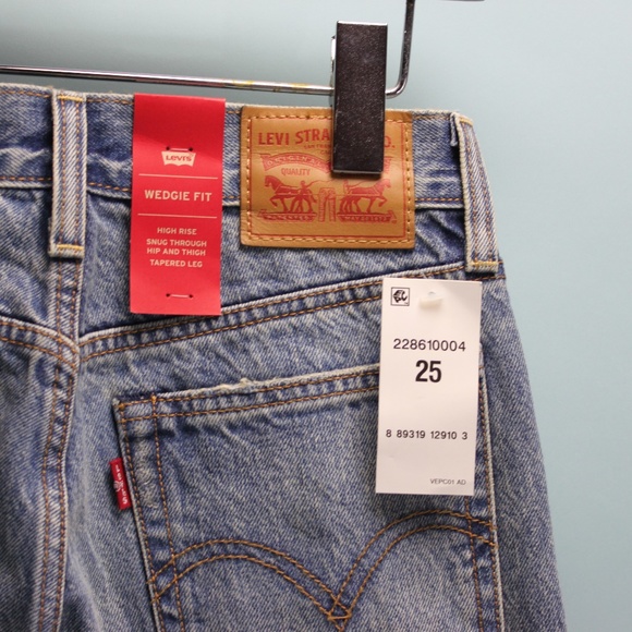 Host Pick!! NWT Levi Selvedge Wedgie Jeans - Picture 4 of 5